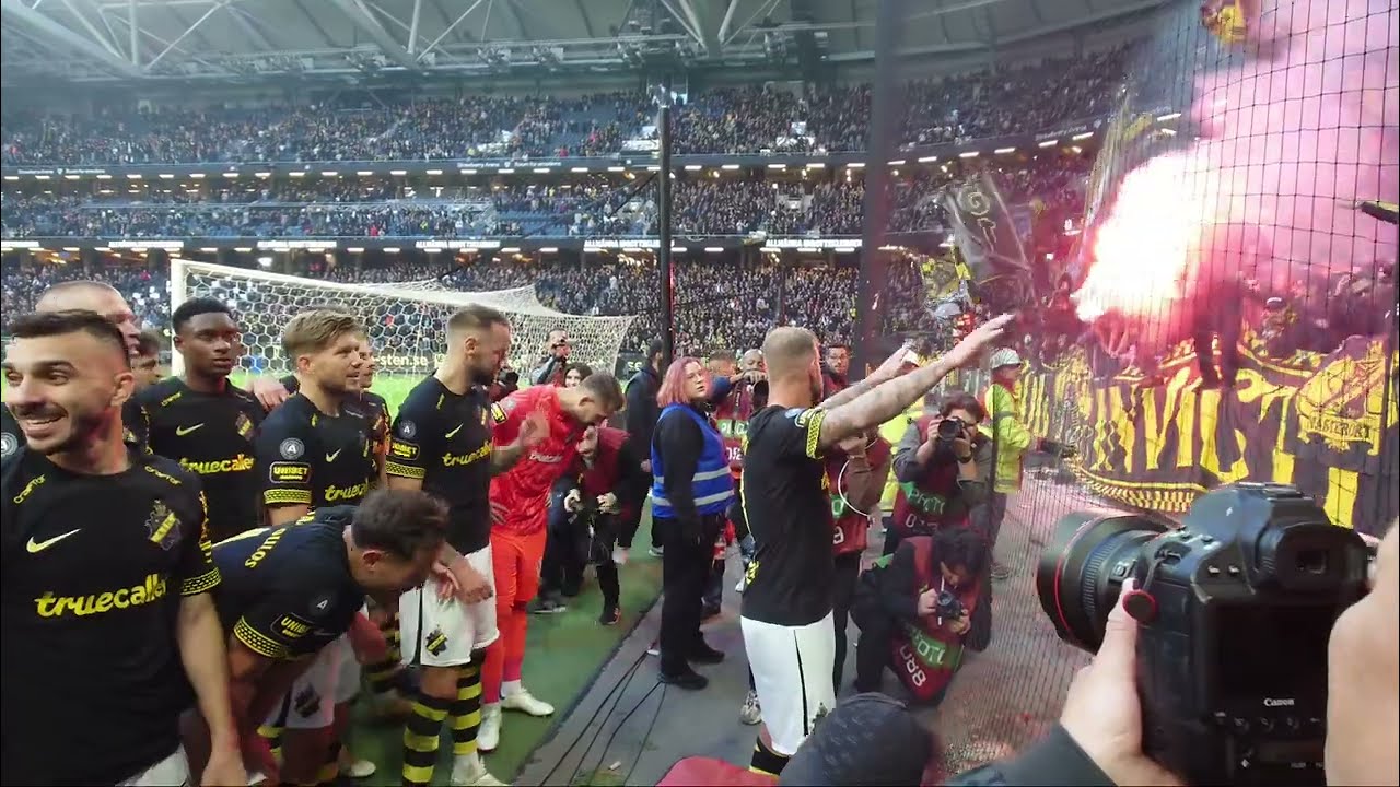 AIK-spelarna firar derbysegern (AIK - Hammarby 1-0)