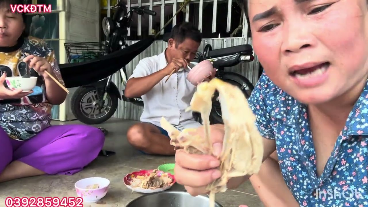 Buổi sáng cháo gà của đại gia đình em Loan