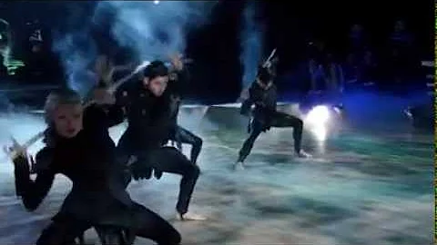 The Hunger Games Dancing by Willow Shields (Primro...