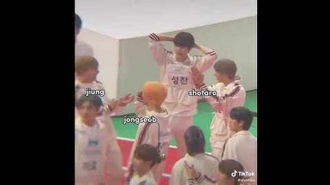 Shotaro and his unexpected friend during ISAC - he's social butterfly 😄 (cr on vid) #shotaro #nct