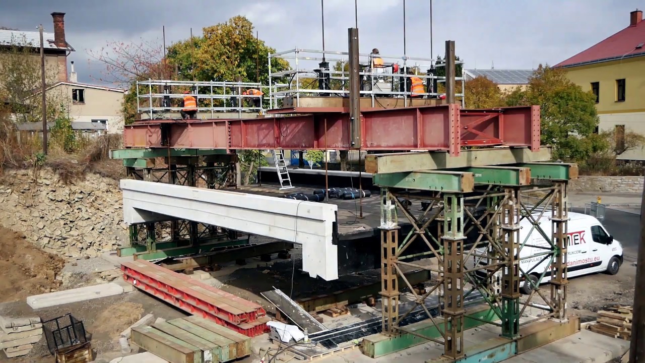 Montáž mostu Nové město nad Metují