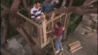 How To Build An Outdoor Tree House Or Tree Fort House.wmv