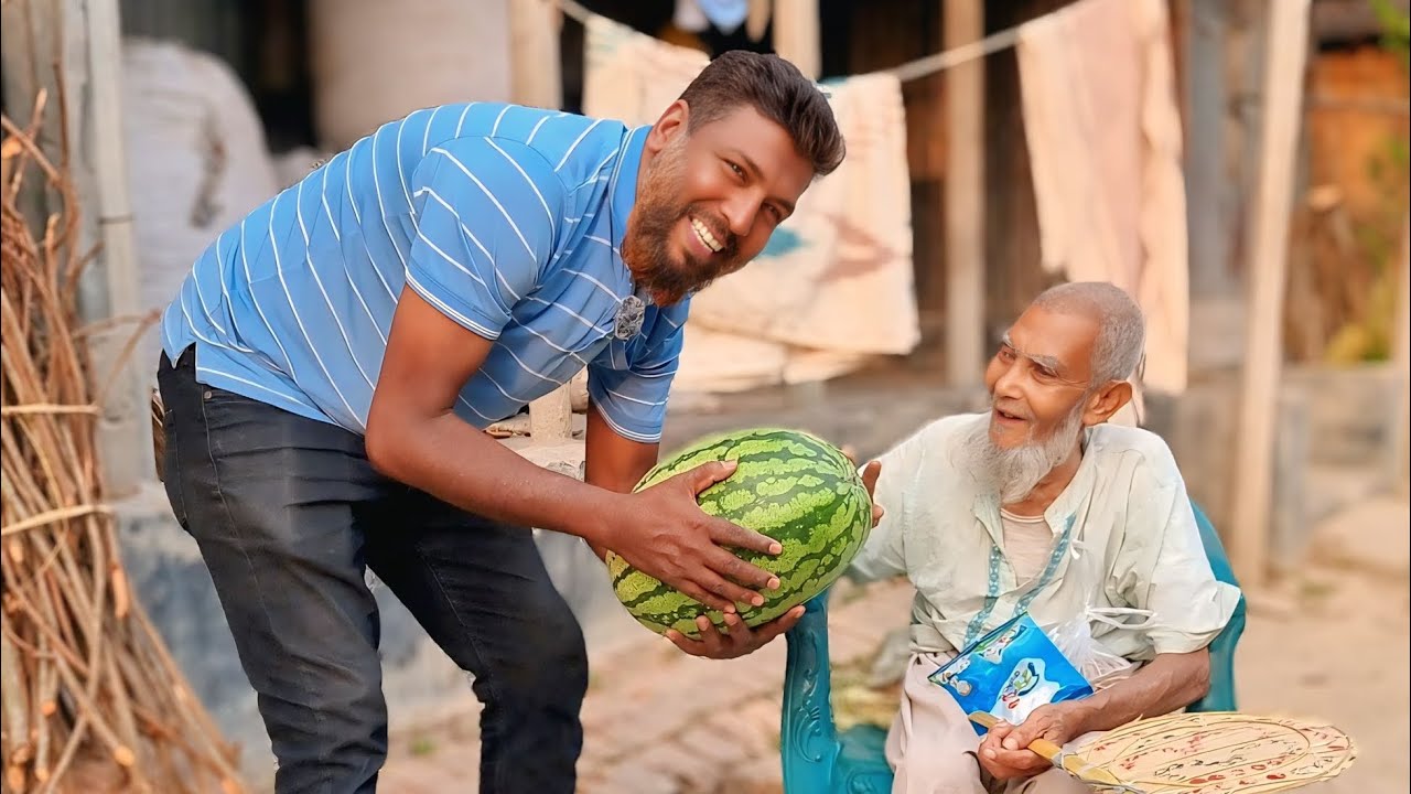 একমাত্র ছেলে ১২৮ বছরের বৃদ্ধ বাবার কোন খোঁজই নেয় না/কিন্তু কথায় আছে না যার কেউ নেই তার আল্লাহ্ আছে