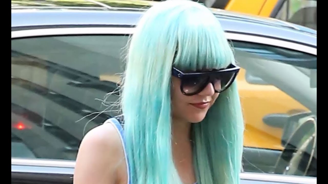 Amanda Bynes Blue Wig in Court - PHOTOS!