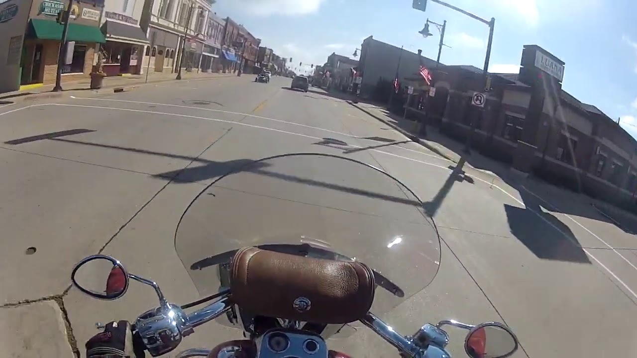 New Hampton, IA motorcycle ride thru town - YouTube