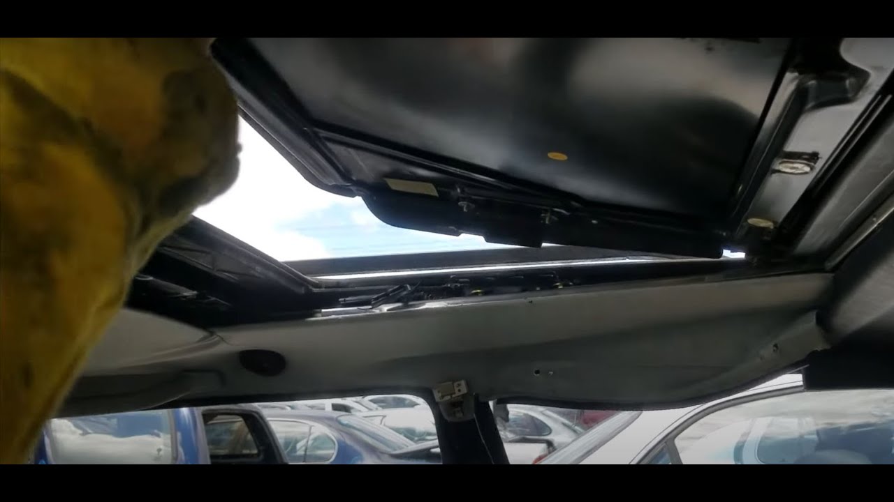 W124 HOWTO Sunroof Disassembly. YouTube