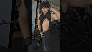 Physique or skills 🤔📩 #calisthenics #motivation #explorepage #ytshorts #calisthenicsworkout