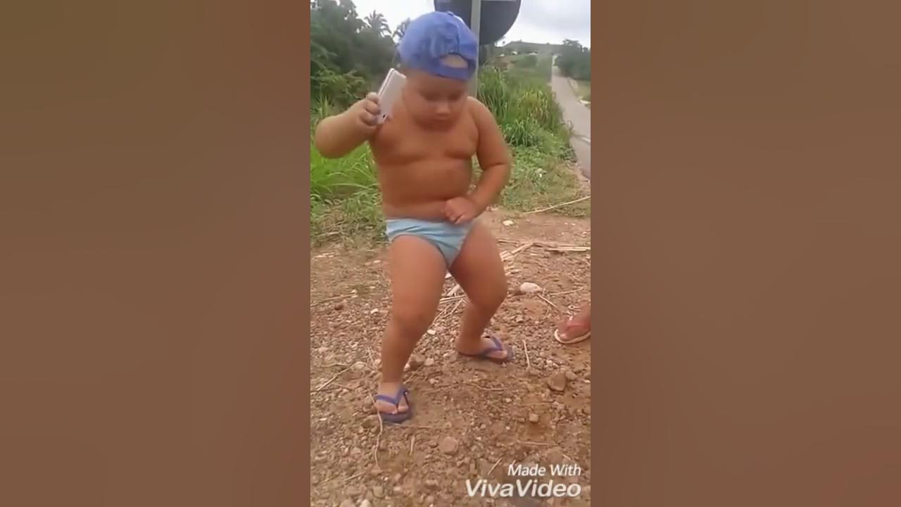 смешной мальчик песня. смешной мальчик песня. малыш с микрофоном. мальчик хочет. смешной мальчик песня.