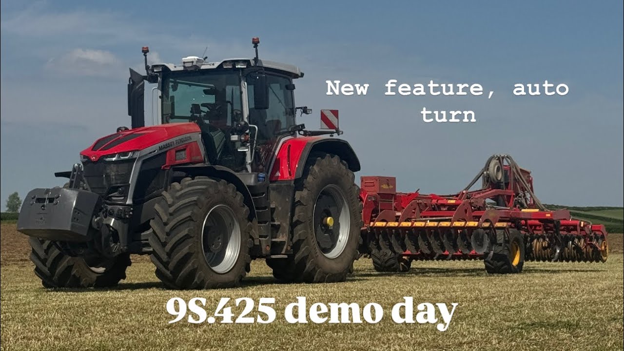 Massey Ferguson 9S.425 working hard featuring the new ‘Auto-Turn’ function.