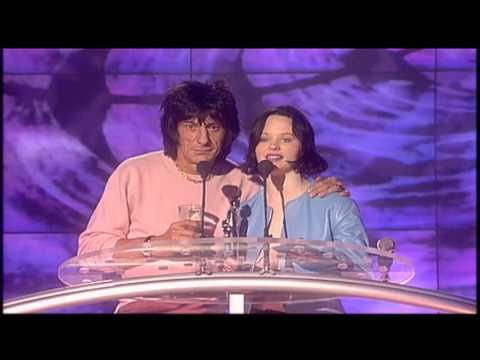 Notting Hill win Best Soundtrack presented by Ronnie Wood and Thora Birch | BRIT Awards 2000