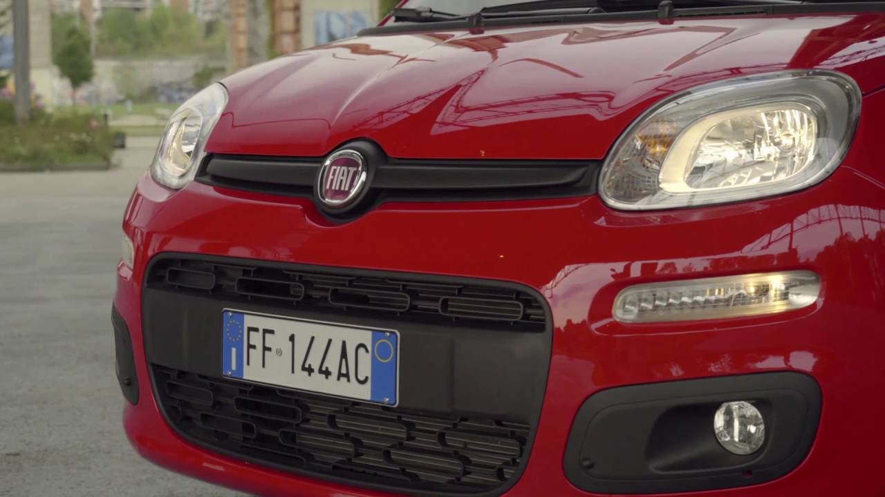 2017 Fiat Panda Exterior Design in Red Trailer | AutoMotoTV