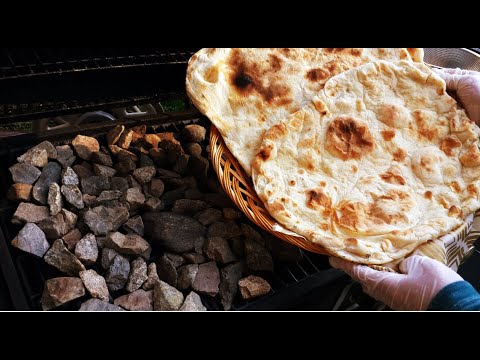 خبز الطابون خبز يشبه العراقي ولكن يعمل على الحجر او الحصى طعمه لا يمل ابدا