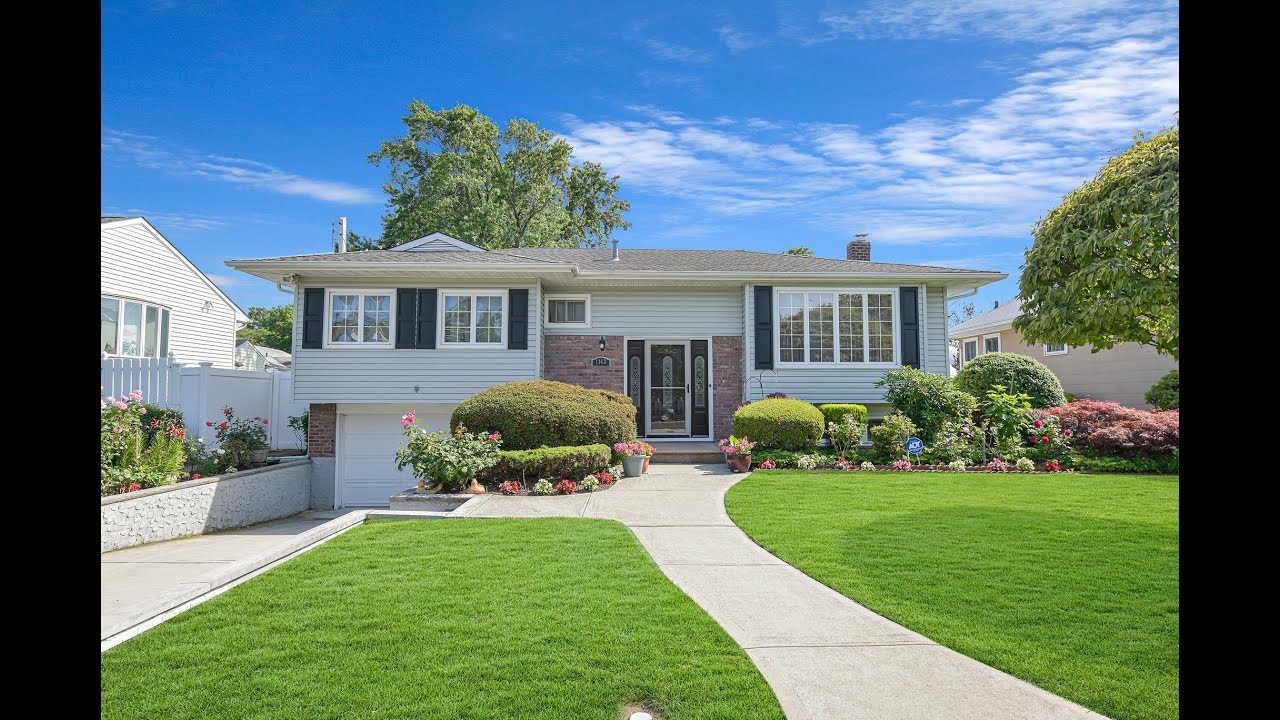 1143 Tulip Ave, Franklin Square, NY 11010