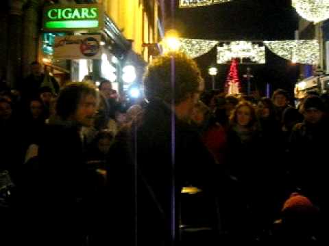 "Falling Slowly" Damien Rice and Glen Hansard xmas eve grafton street 09