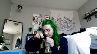 Smoking Fat Dabs of Platinum Garlic OG by UBaked in Michigan - Smoke with me