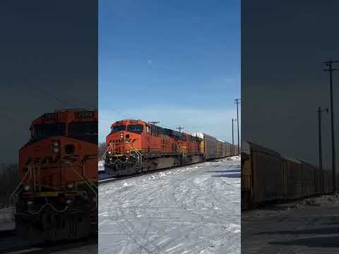 Train rolling fast eastbound BNSF railway 🚂1/21/24