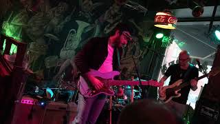 Video thumbnail of "Ariel Posen playing the Insulander Amplification Amp"