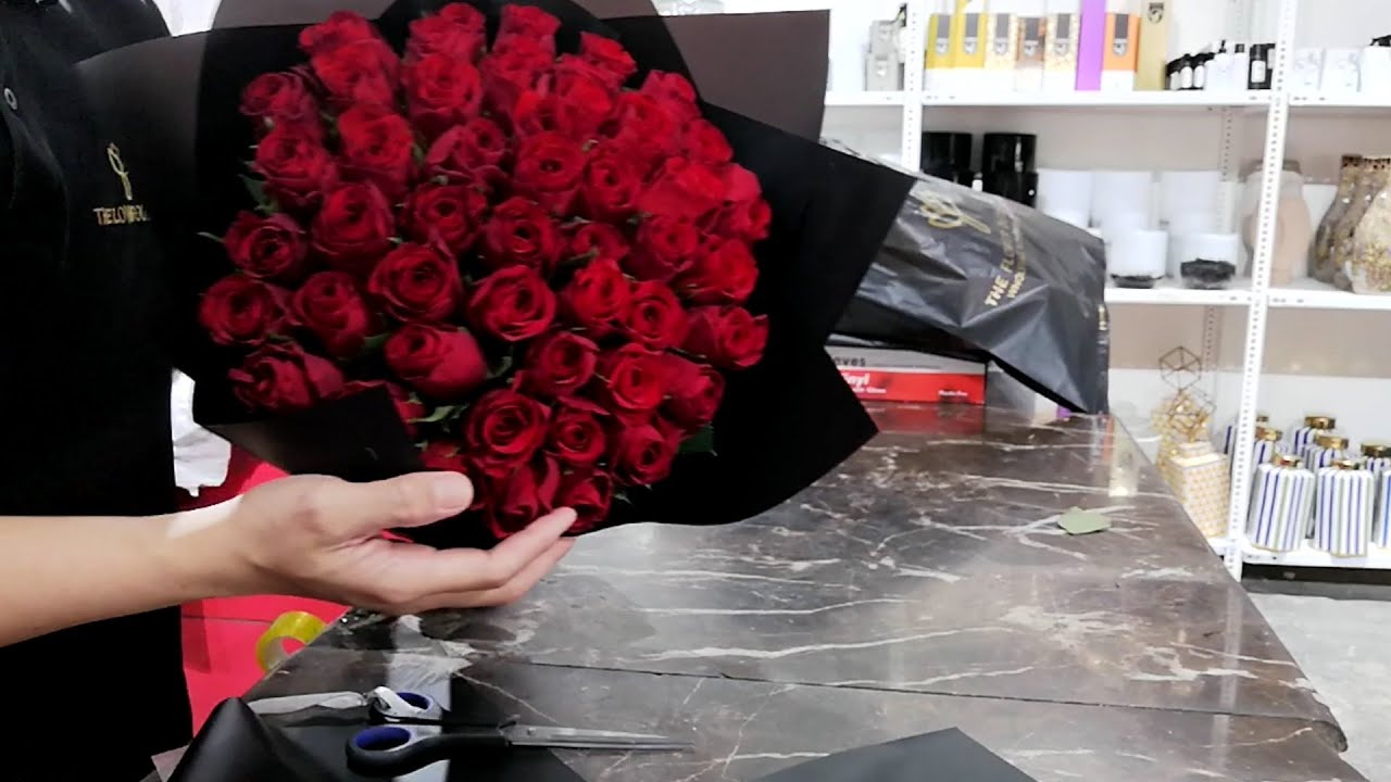 RosesFiftyPiecesBouquetBlack Making of 50 red roses bouquet - thptnganamst.edu.vn