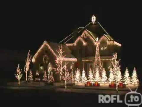 Hammer weihnachtsbeleuchtung am haus und weihnachtsbaum zum beat ...