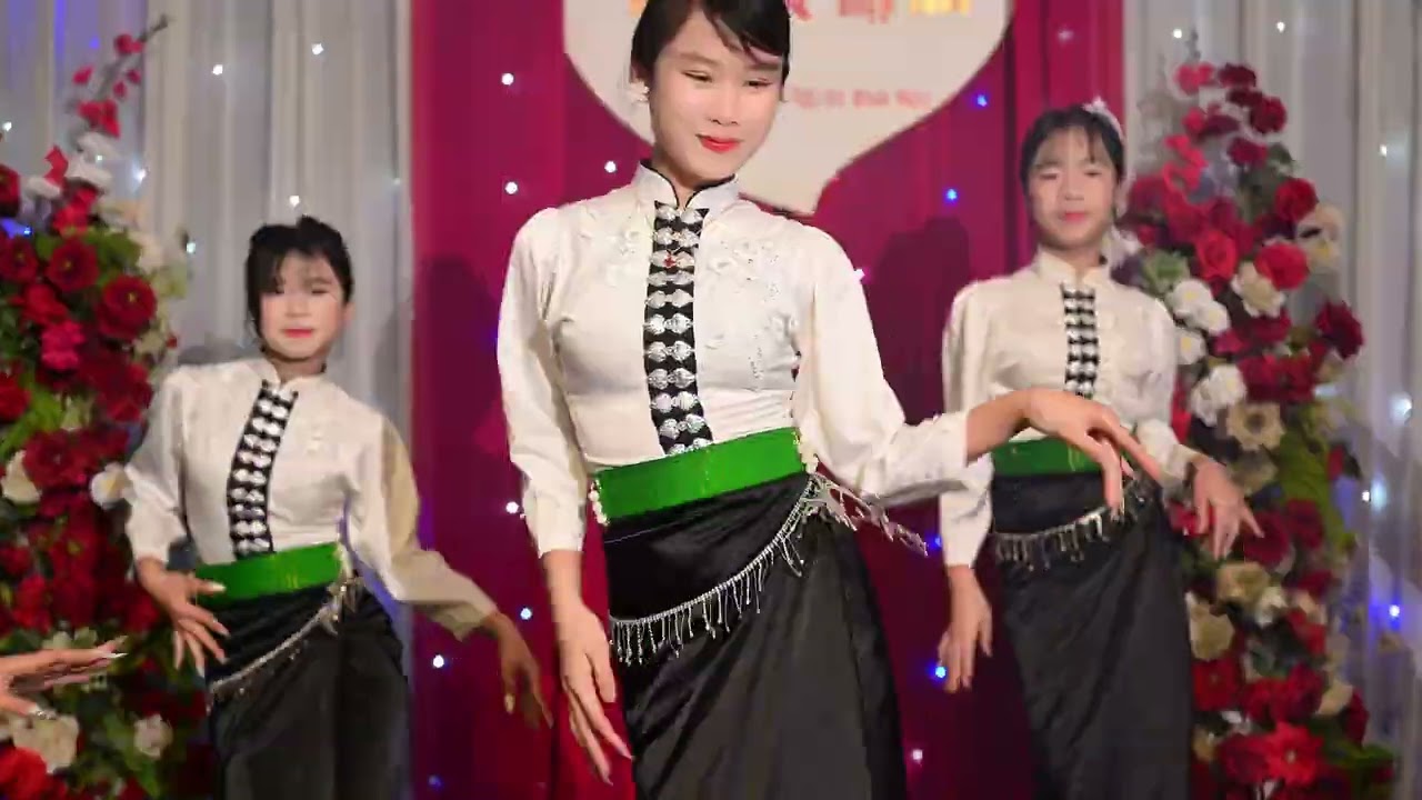 ĐMGĐ BIỂU DIỄN TẠI LỄ THÀNH HÔN CR VĂN ĐỨC - CD DIỆP TOẢN TẠI TƯ GIA NHÀ TRAI BẢN NÀ TÒNG NẬM TY 