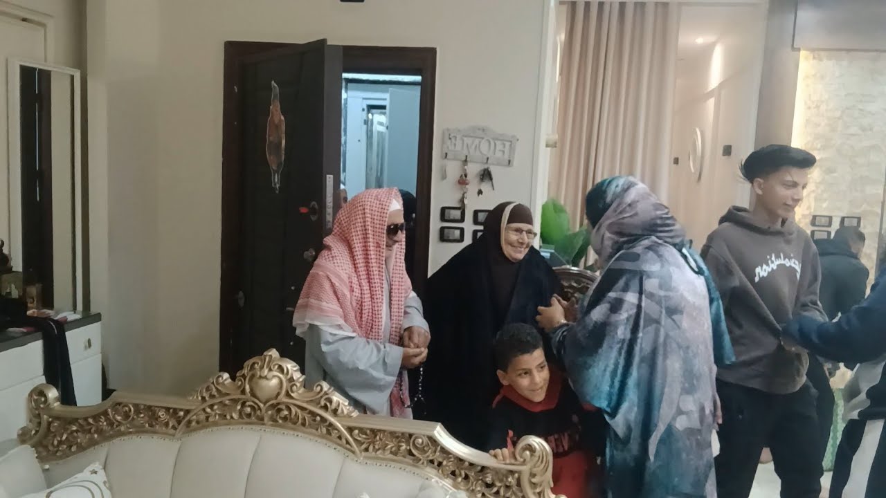 عزومه اهلي وأهل جوزي ولأول مره خطيب خلود يحضر معانة العزومه وعملت المحمر والمشمر 