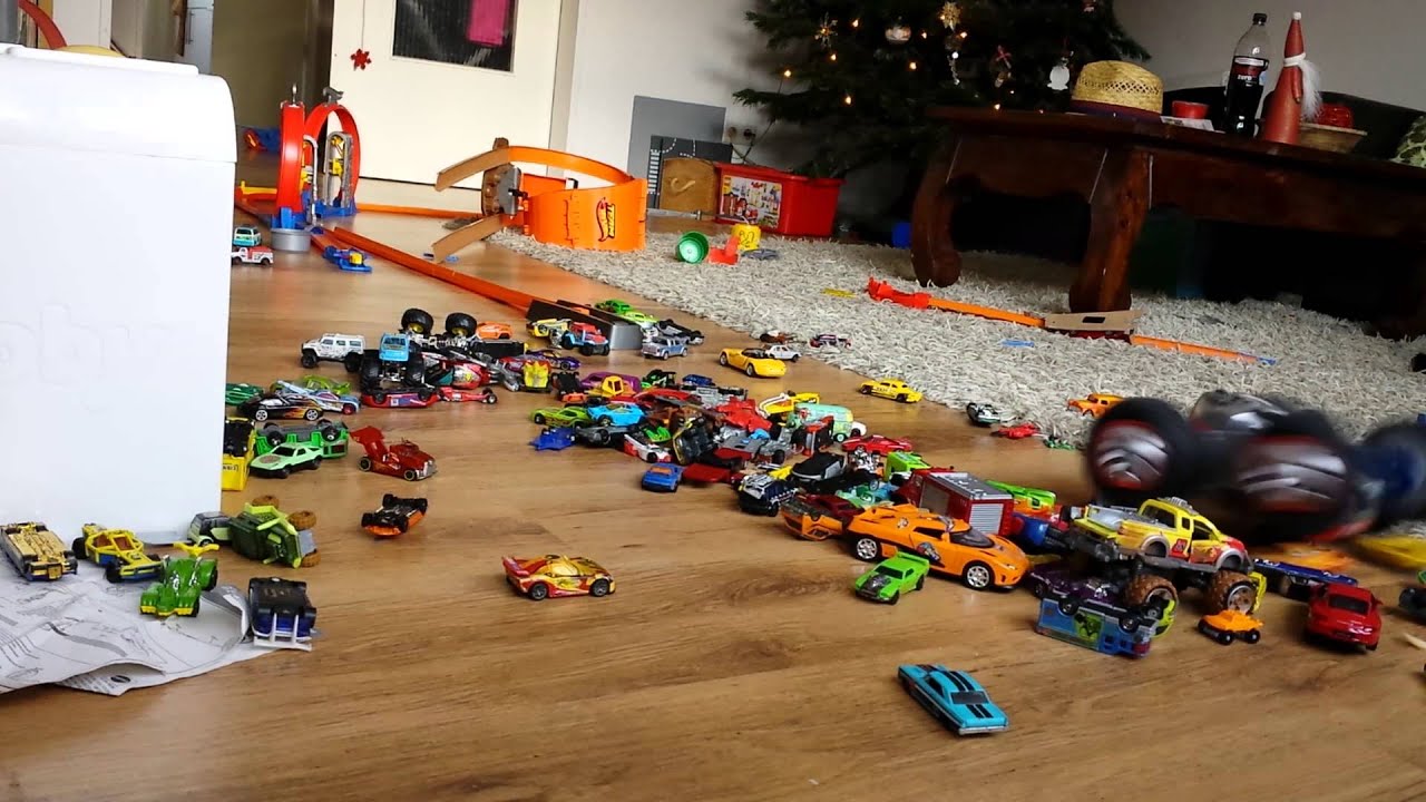 Carrera rc turnator verwüstet wohnzimmer