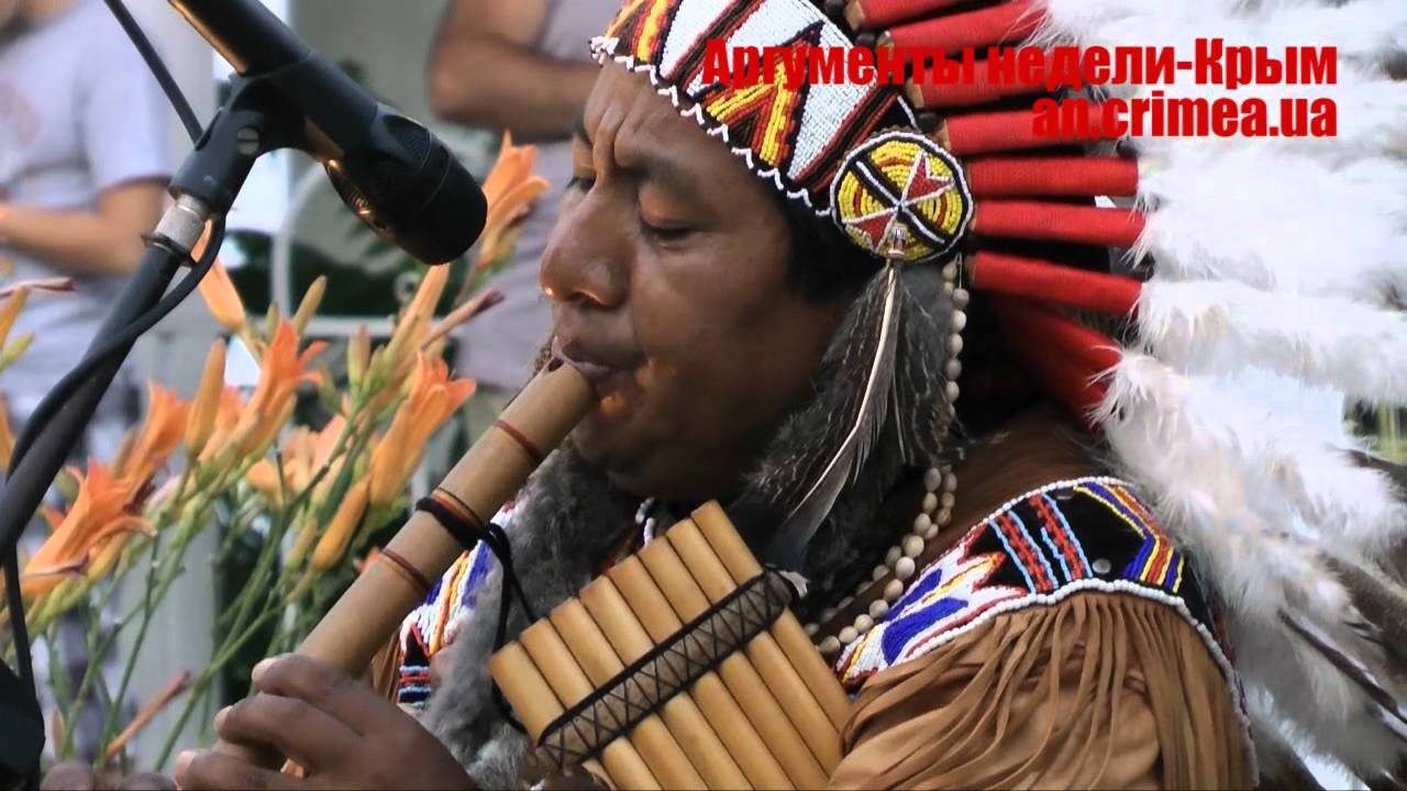 Индеец mp3. Индейцы в Крыму. Индеец играет на флейте. Музыканты в Крыму индейцы название.