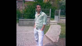 Ben Değilim Sana Şarkılar Yazan Resimi