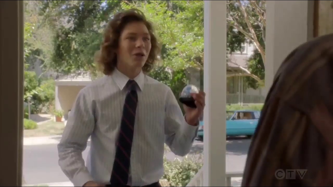 Sheldon Snow Young Sheldon S03E01 Georgie selling Texas snow globes - YouTube