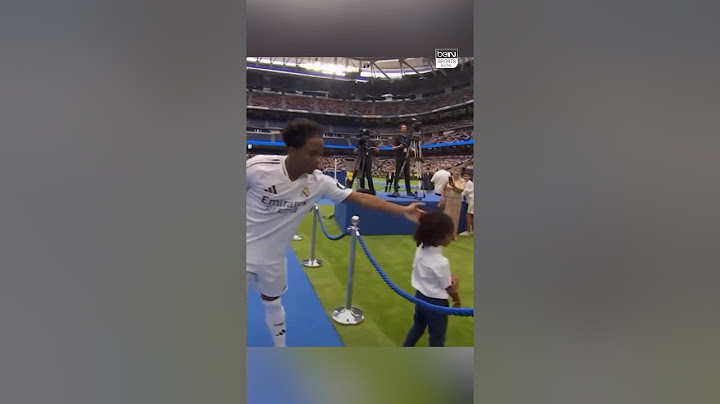 🇧🇷 Endrick took the chance to play with his little brother 🤣 in his presentation with Real Madrid ⚪️