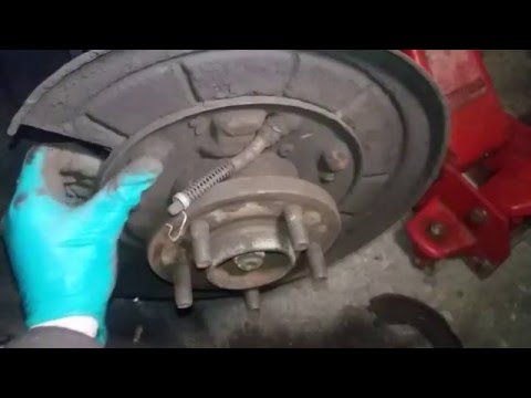 How to replace Rear Brake discs, shoes & pads on Discovery  3/ Range Rover Sport