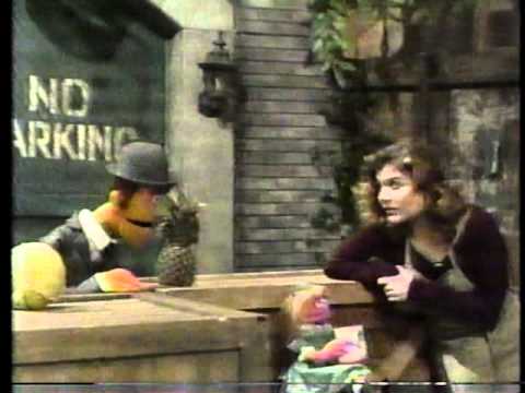 Sesame Street - Episode 2946 Street Scenes