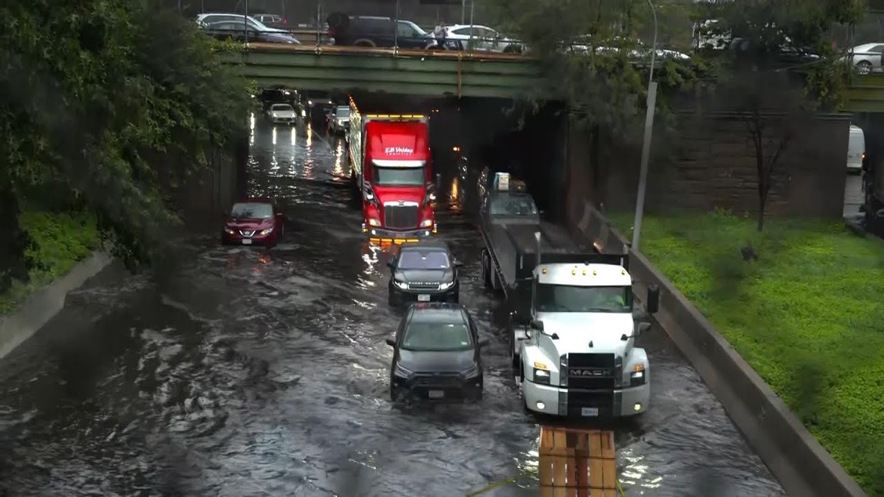 Rush-hour storm floods New York City area - YouTube
