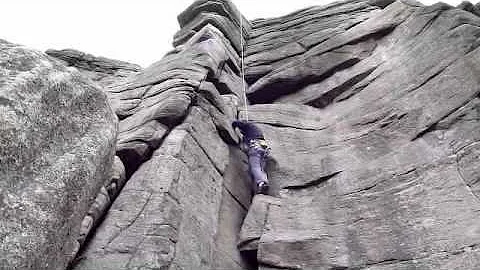 Stanage - Stephen Spencer on Hollybush Crack