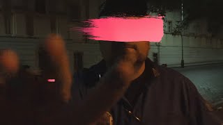 Napadení strážníkem městské policie, který chránil prostitutky s pasákem
