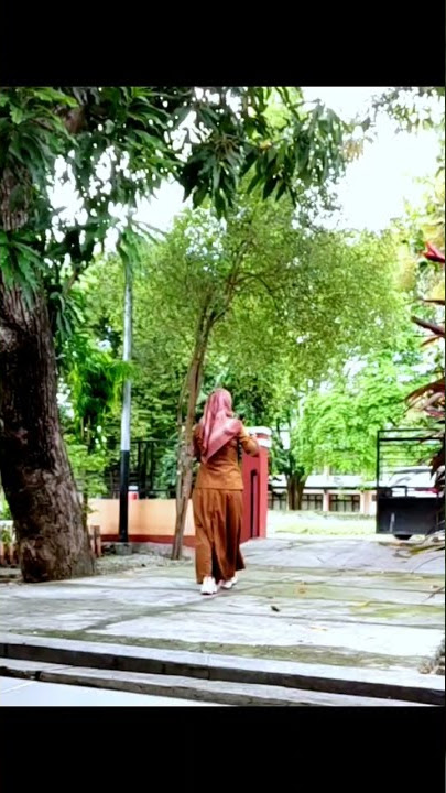 video berjalan kaki dengan tampilan depan dan belakang😂