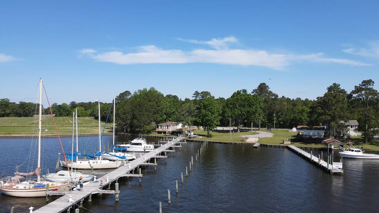S02E21 Blackbeard's Cove Marina & Pub in Belhaven, NC (Pungo Creek