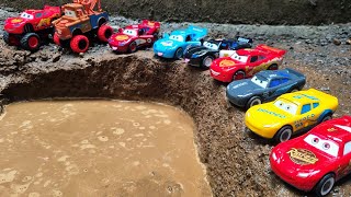Download Lagu Help!!! McQueen Cars Mobil Mobilan di Lumpur, Tayo, Rayo McQueen, Cruz, Jackson Storm, Sheriff, Bull MP3 Download Lagu Help!!! McQueen Cars Mobil Mobilan di Lumpur, Tayo, Rayo McQueen, Cruz, Jackson Storm, Sheriff, Bull MP3