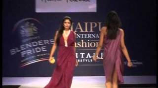 Model Exposes Butt in Jaipur Fashion Week