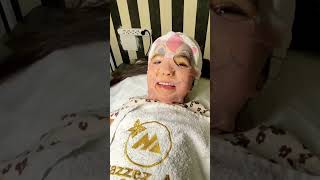 İnci̇ Maske Yaptirdi Yüzüne