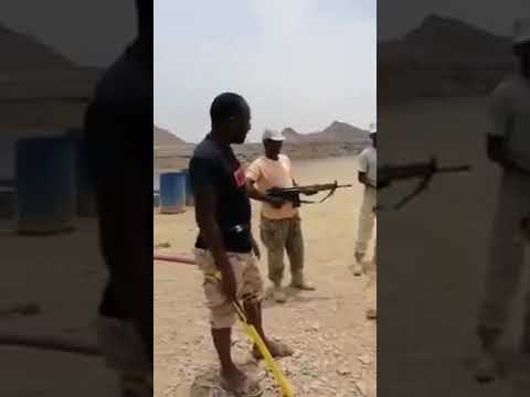 شوف شجاعة هذا البطل اليمني عندما وقع اسير بيد قوات سودانية قال لهم انتم مرتزقة واتيتم الى هنا من اجل
