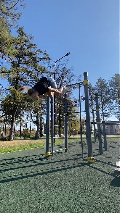 Красивый способ спрыгнуть с турника😍 #рекомендации #streetworkout # ...