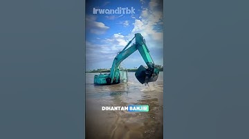 Ekskavator Terseret Arus Banjir Bandang! #viral #fyp #ekskavator