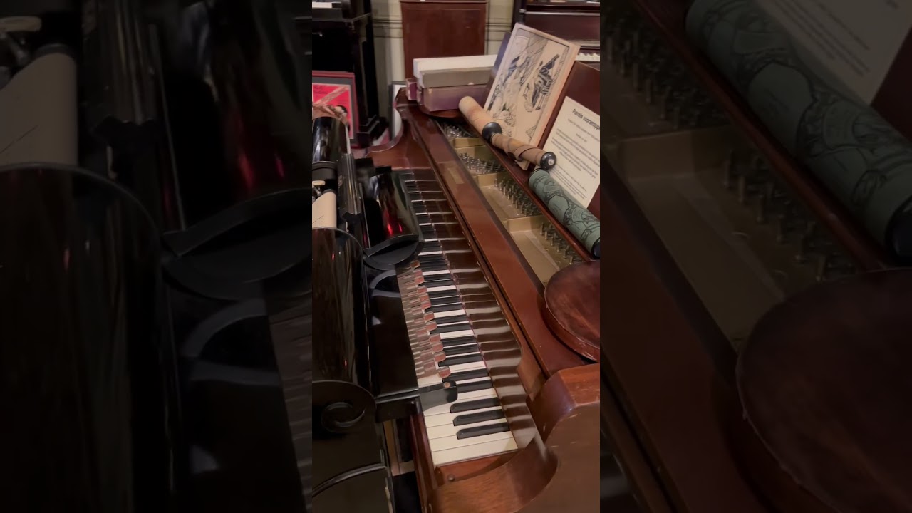 Playing a Pianola from 1900!! 🎹 