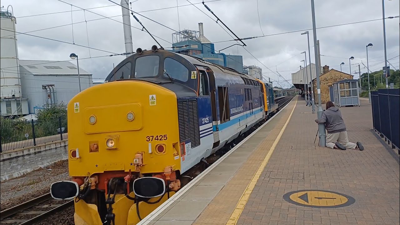 The Mighty Class 37s with power and Thrash