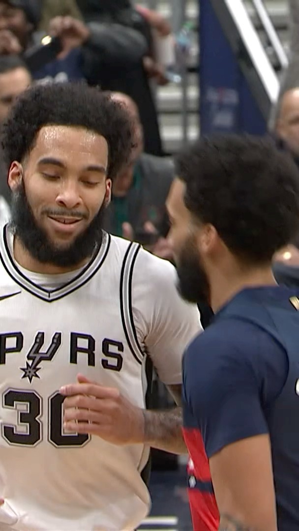 Funny moment between the Champagnie brothers ?
