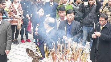 Chủ tịch Quốc hội dâng hương tưởng niệm các Vua Hùng(1)