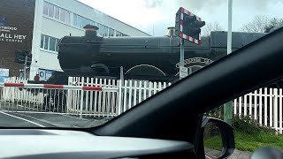 Getting stopped at a level crossing - then a GWR Castle steams past 😊