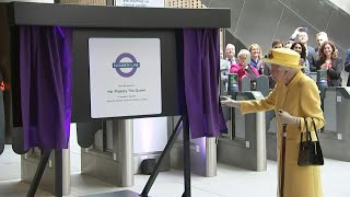 Visite surprise d'Elizabeth II pour inaugurer une ligne de métro portant son nom | AFP Images