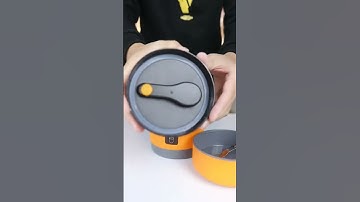 Hộp cơm giữ nhiệt hâm nóng bằng điện qua cổng sạc. Chất liệu vỏ nhựa, ruột inox 304, 3 tầng.